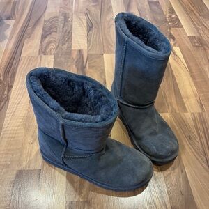 Grey bearpaw boots